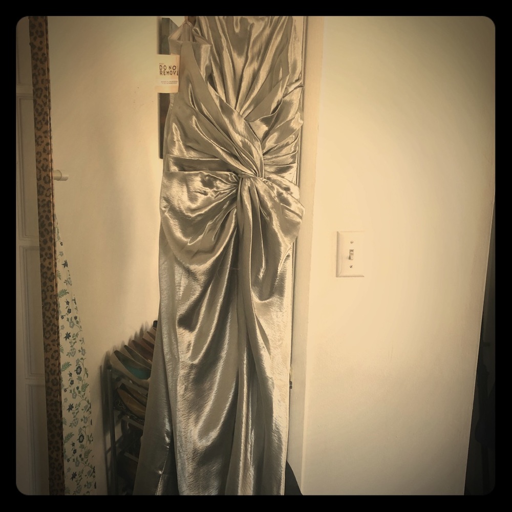 Sleeveless evening formal prom dress